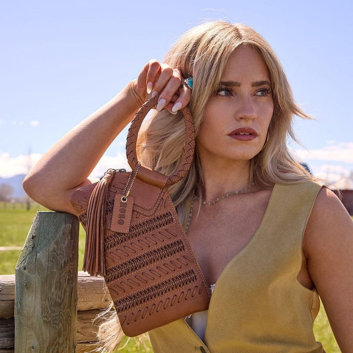 Hobo Fashion Sable Wristlet - Washed Leather | Harvest Wheat