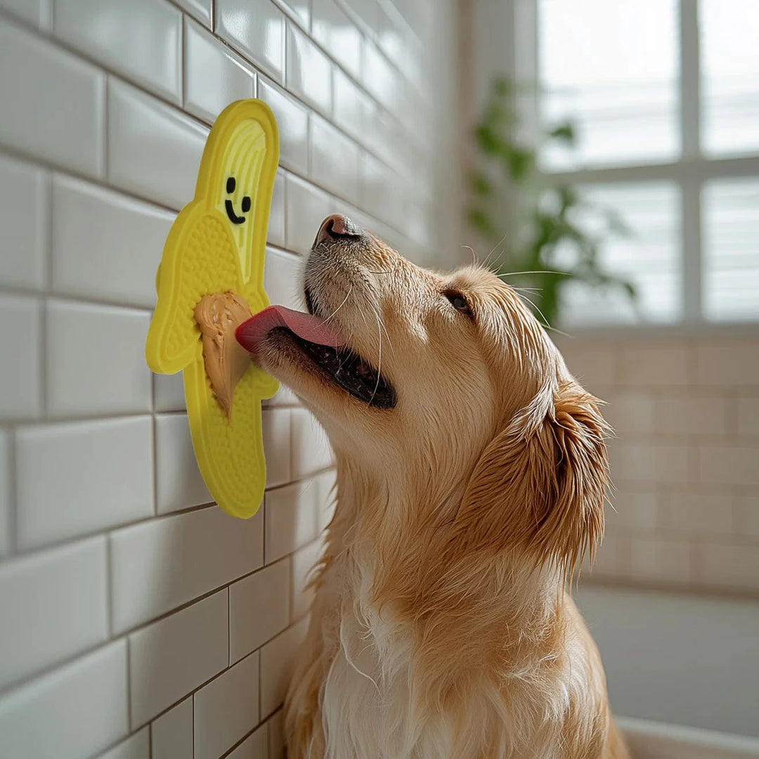 Kikkerland Gifts Kobe Banana Lick Mat