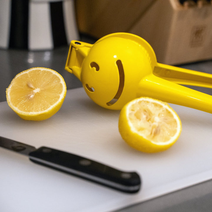 Kikkerland Gifts Smile Citrus Squeezer