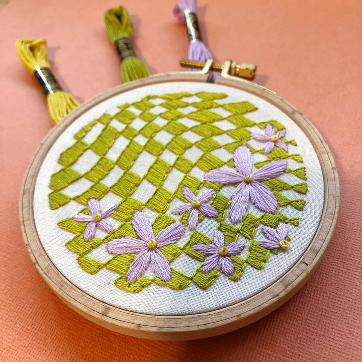 MCreativeJ Embroidery Kits Checkerboard Daisy Beginner Embroidery Kit