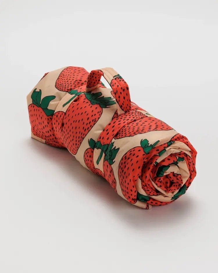 Baggu Blankets Strawberry Puffy Picnic Blanket | BAGGU