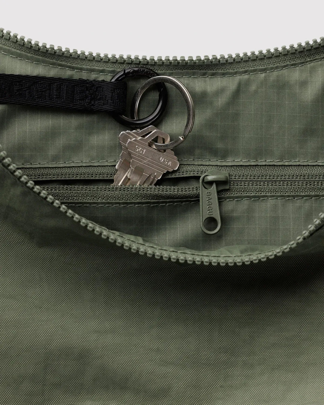 Baggu Fashion Medium Nylon Crescent Bag | Caper