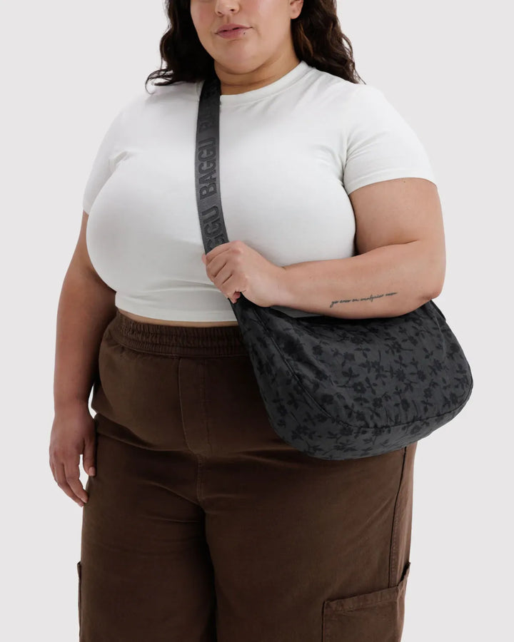 Baggu Fashion Medium Nylon Crescent Bag | Charcoal Ditsy Floral
