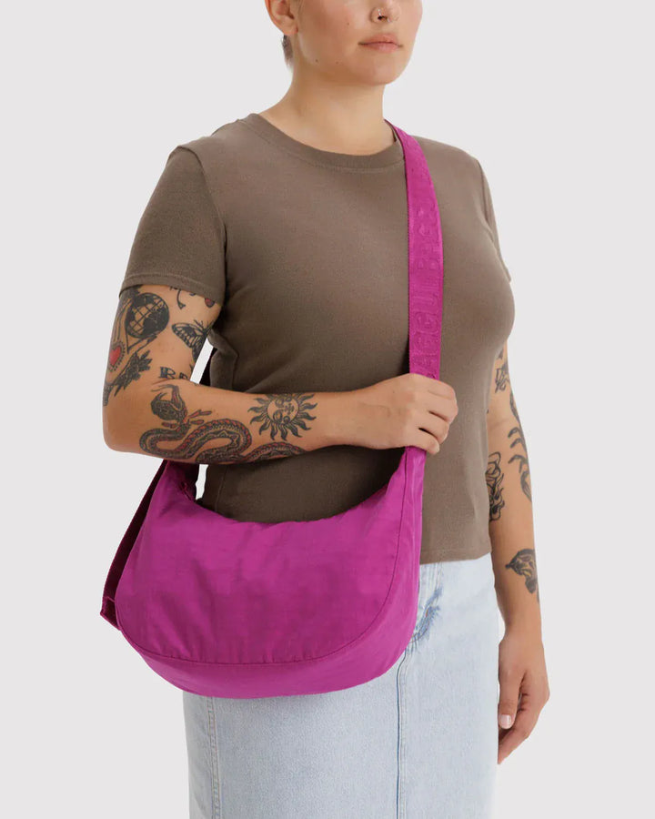 Baggu Fashion Medium Nylon Crescent Bag | Deep Fuchsia