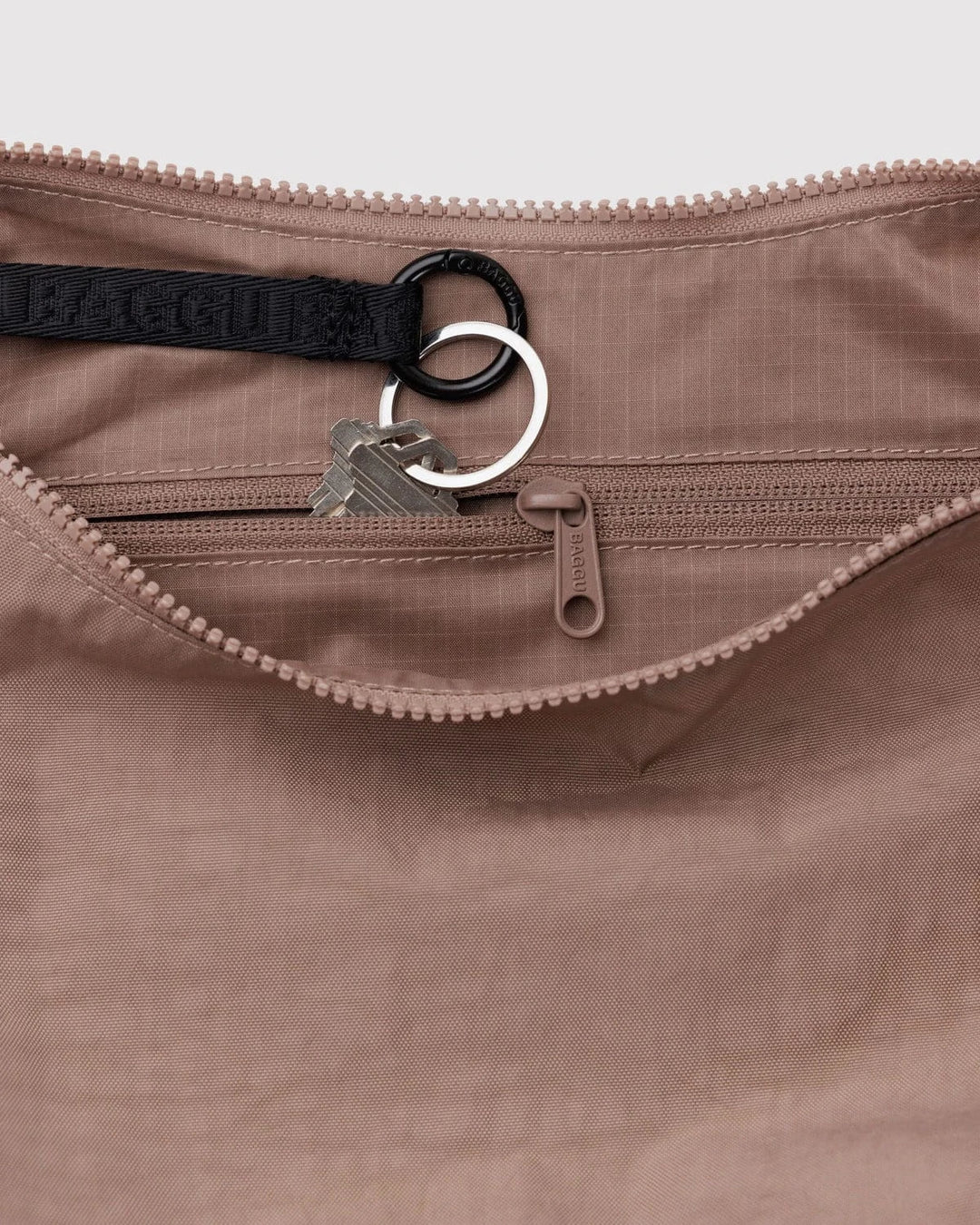 Baggu Fashion Medium Nylon Crescent Bag | Toasted Almond