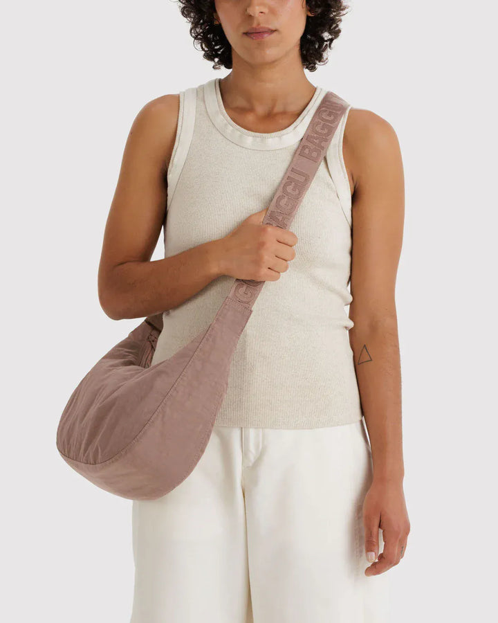 Baggu Fashion Medium Nylon Crescent Bag | Toasted Almond