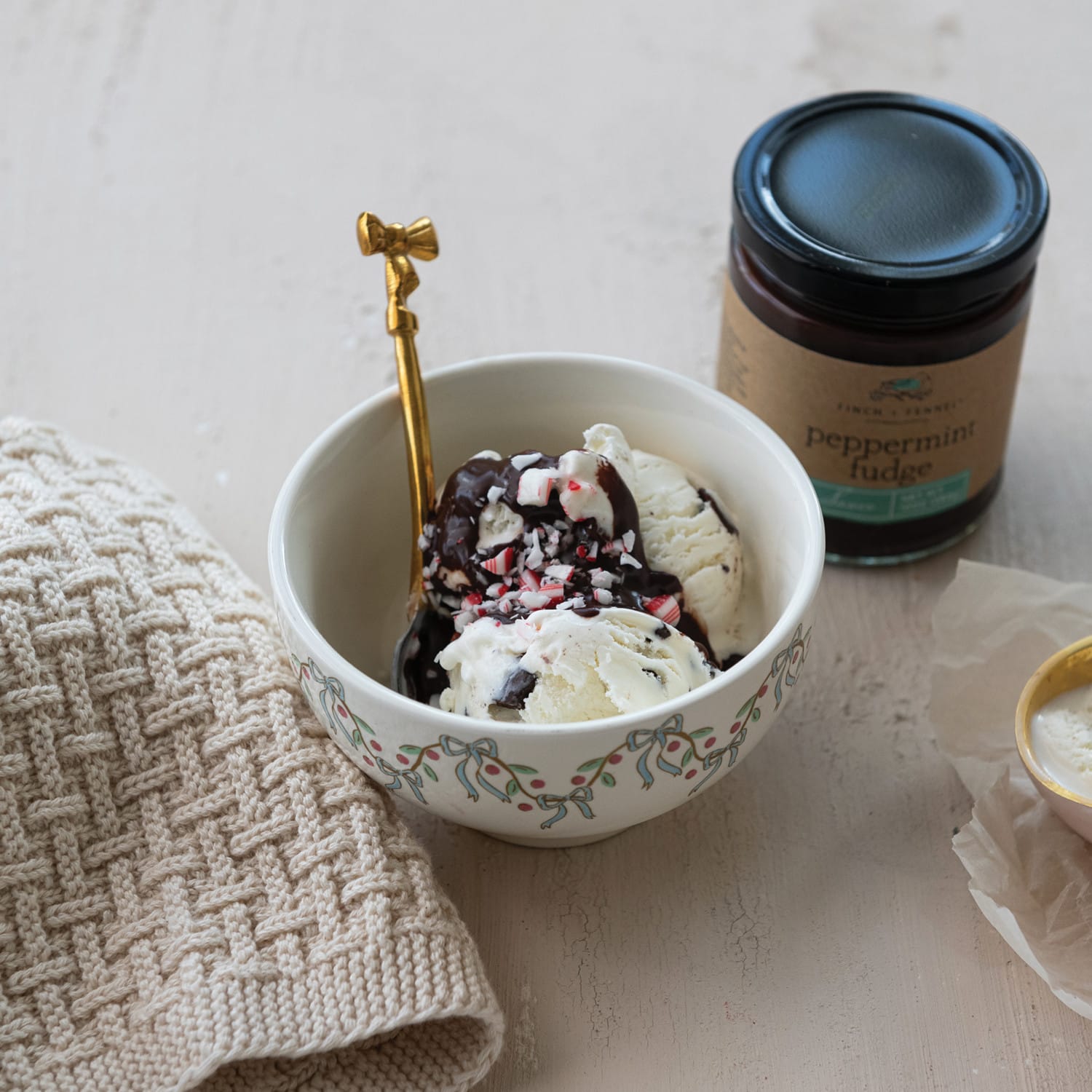 Finch & Fennel Home 10 oz. Peppermint Fudge Sauce