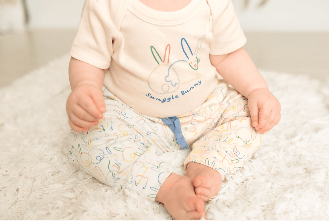 Finn and Emma Baby Baby graphic bodysuit | snuggle bunny