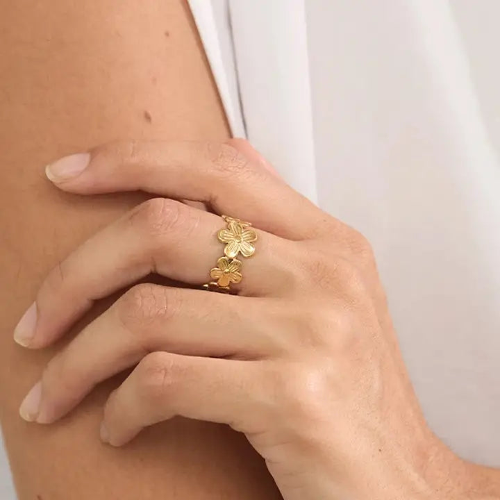 Gracefully Fashion Adjustable Flower Ring