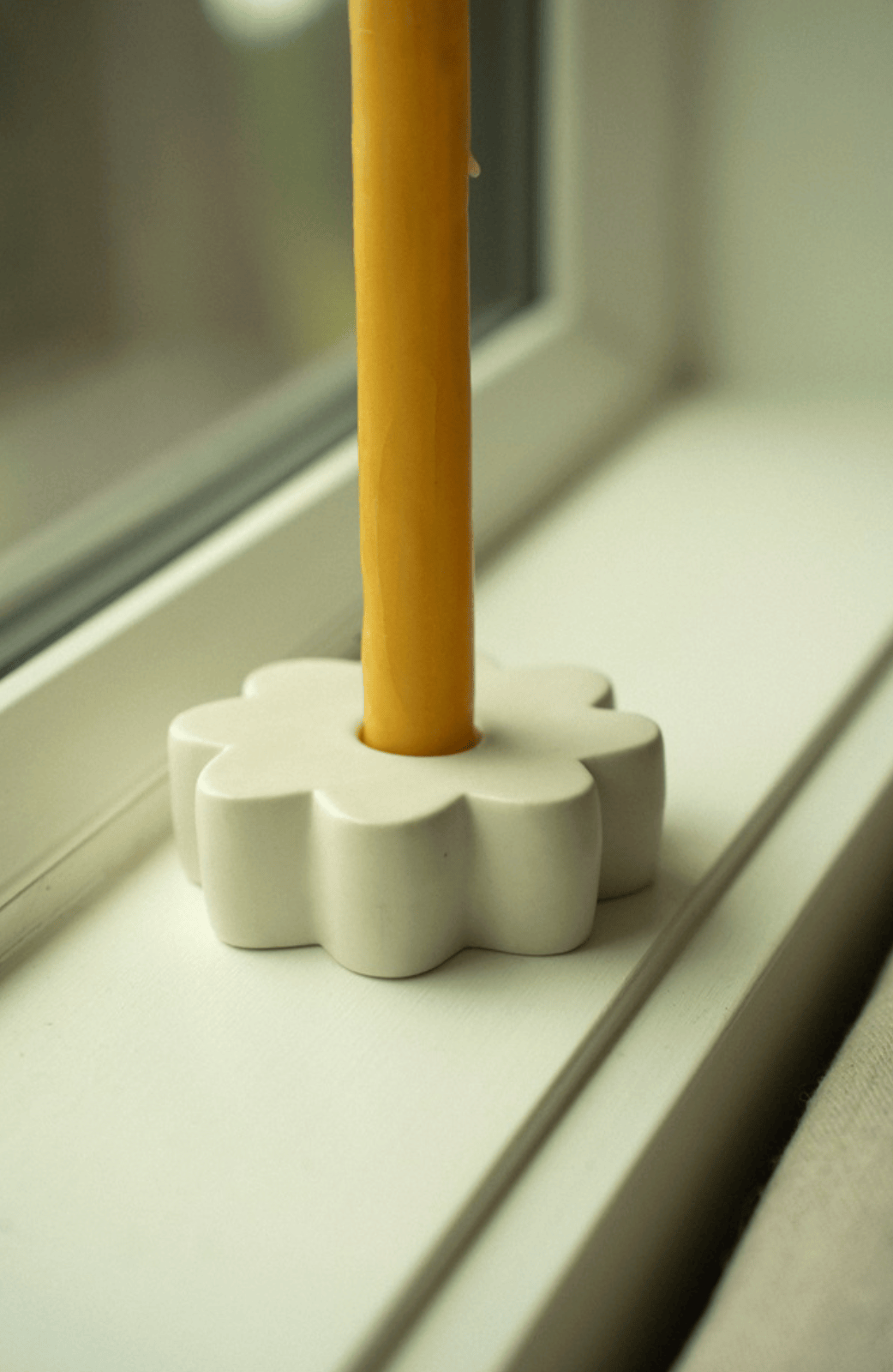 Indaba Home Chunky Daisy Candle Holder