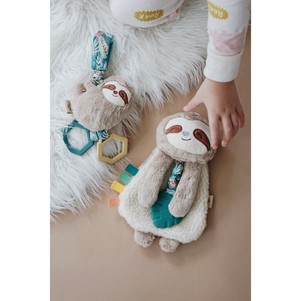 Itzy Ritzy Teether Itzy Lovey™ Peyton the Sloth Plush + Teether Toy