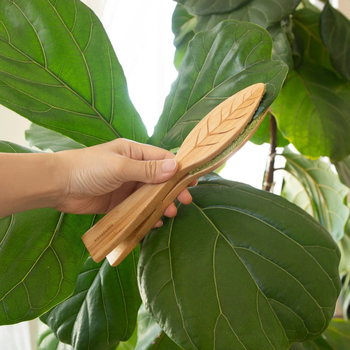 Kikkerland Gardening Tools Leaf Cleaning Tongs