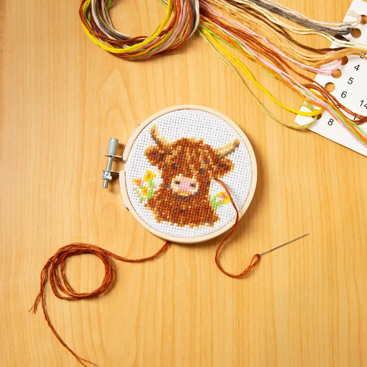 Kikkerland Gifts Highland Cow Mini Cross Embroidery