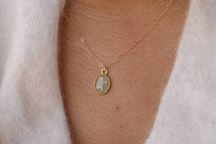 Lace & Pearls Jewelry Fashion Oval Baby's Breath Flower Necklace - Beige