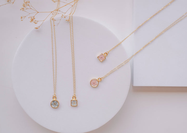 Lace & Pearls Jewelry Fashion Round Forget Me Not Necklace - Blue