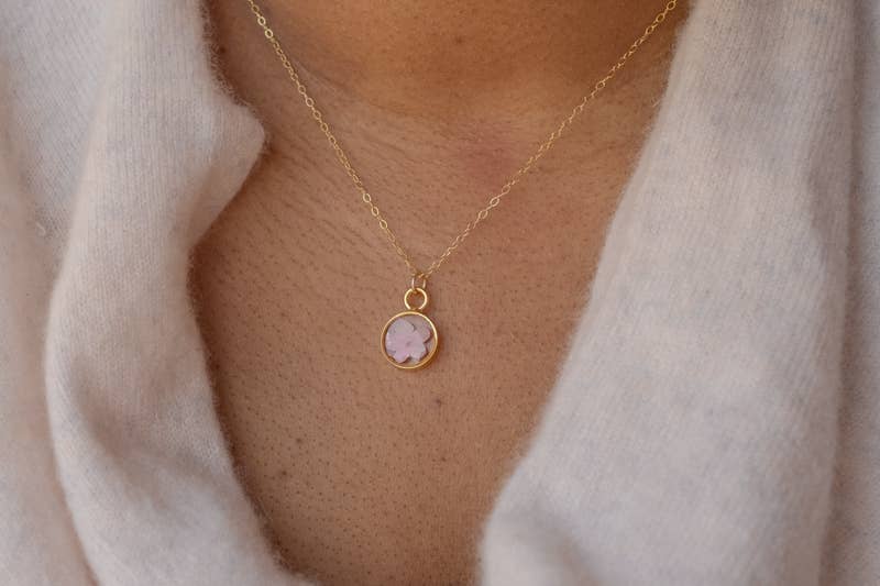 Lace & Pearls Jewelry Fashion Round Forget Me Not Necklace - Pink