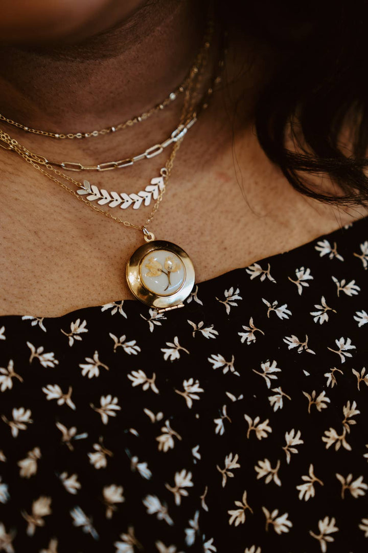 Lace & Pearls Jewelry Fashion Round Locket (yellow flower)