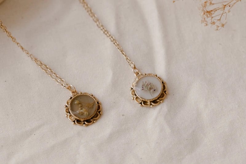 Lace & Pearls Necklace Beige/Baby's Breath Pressed Flower Long Circle Pendant Necklace