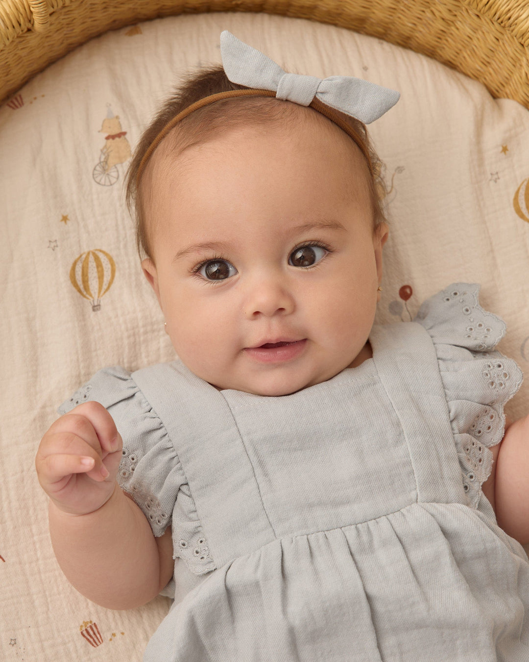 Quincy Mae Baby Little Knot Headband || Sky (Beige Band)