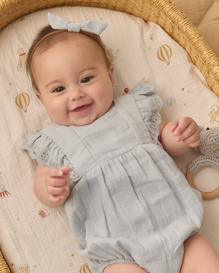 Quincy Mae Baby Little Knot Headband || Sky (Beige Band)