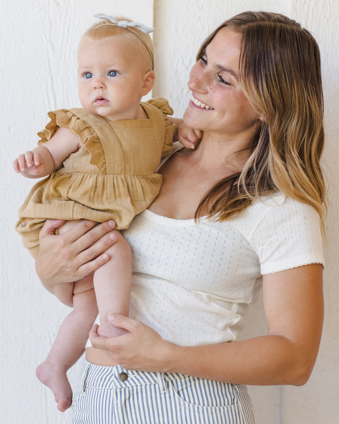 Quincy Mae Baby Little Knot Headband || Sky (Beige Band)