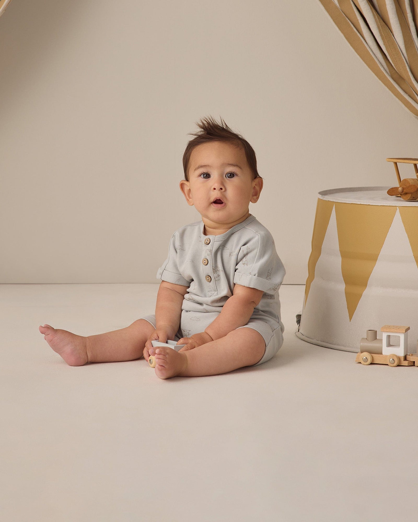 Quincy Mae Baby Short Sleeve One-Piece || Airplanes