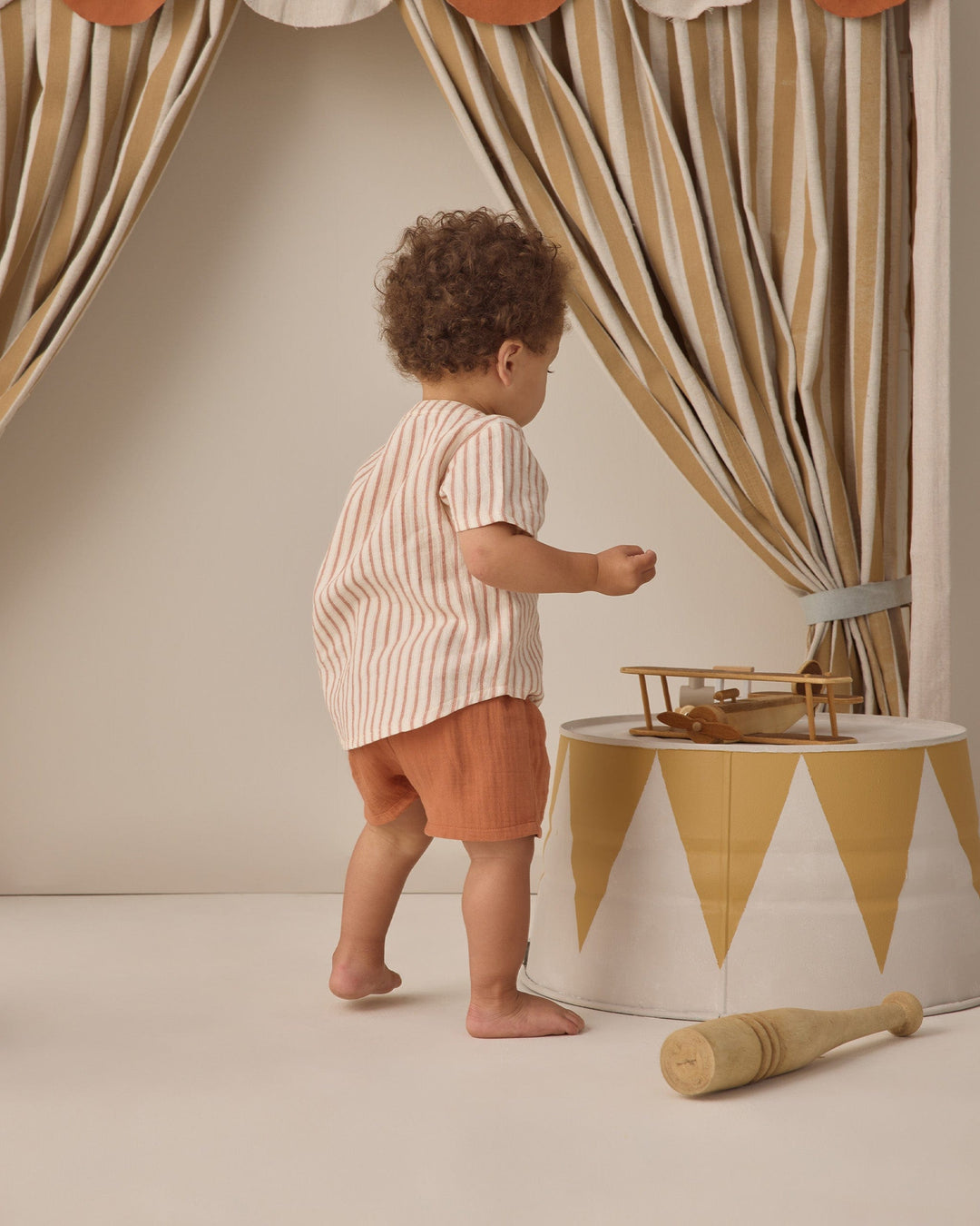 Quincy Mae Baby Woven Short || Poppy