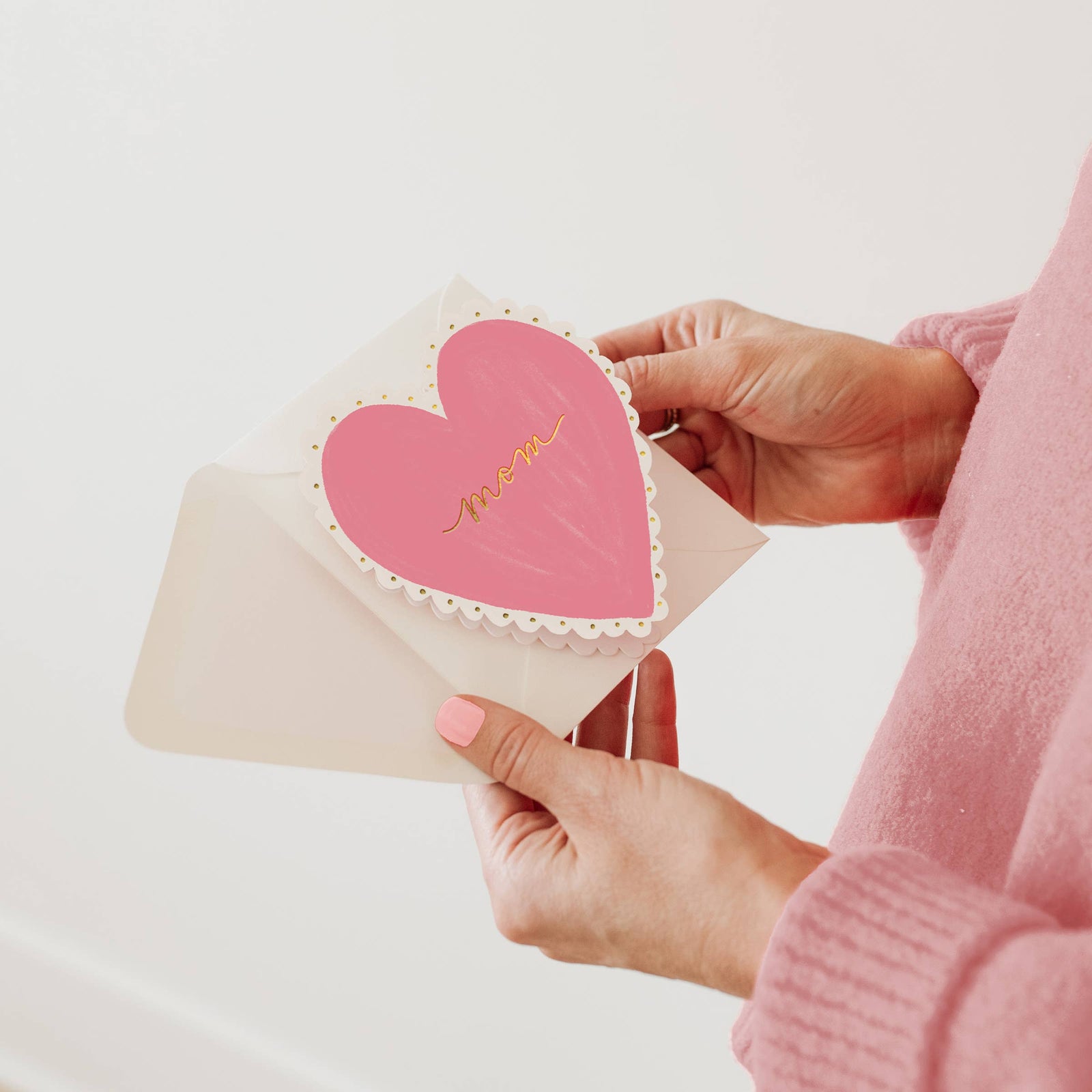 Ramona & Ruth Cards Mom Heart Scalloped Card