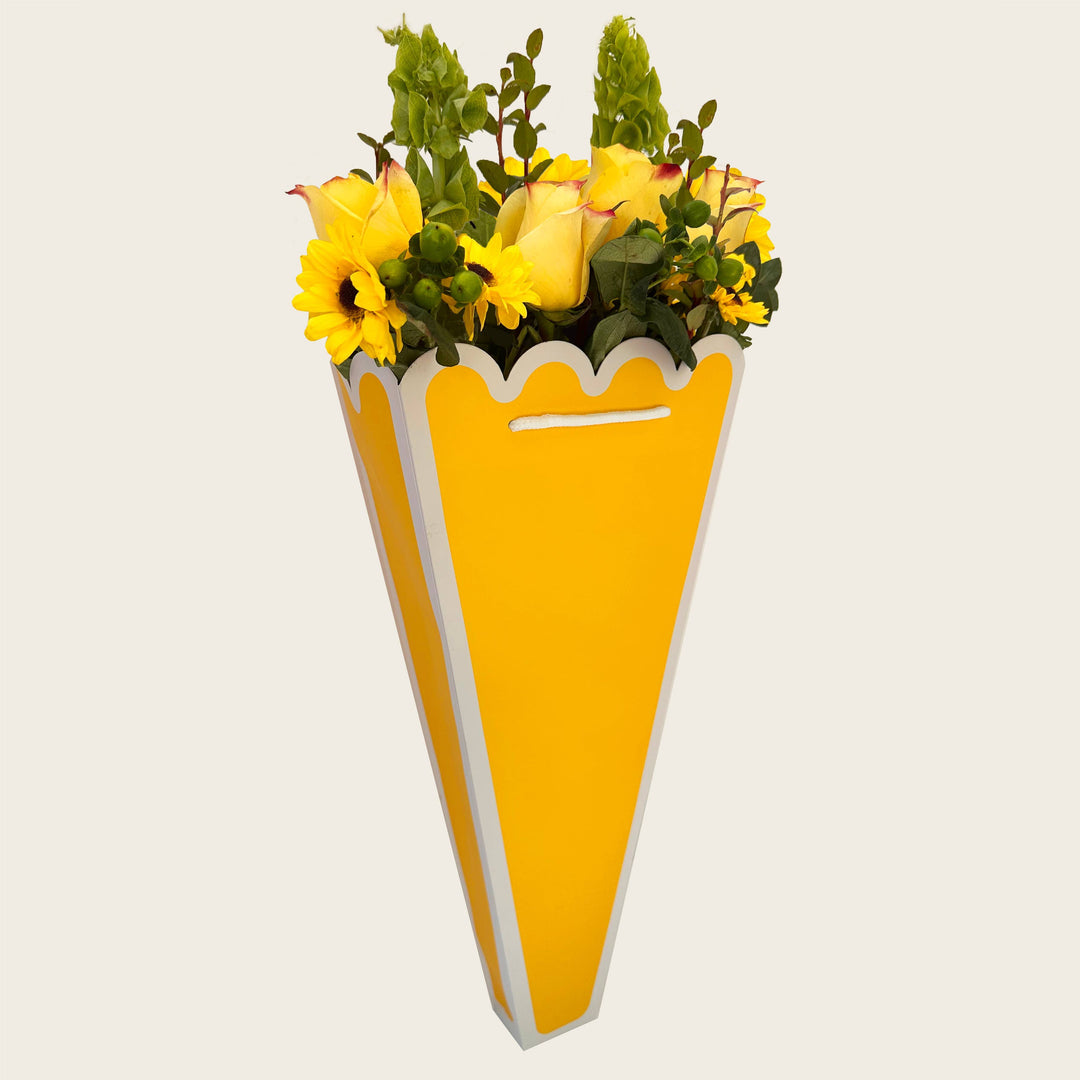 The Social Type Party Daisy Scallop Bouquet Gift Bag