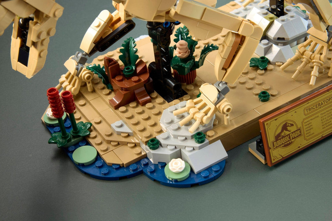 Toyhouse LLC STEM Jurassic World Dinosaur Fossils: Triceratops | LEGO