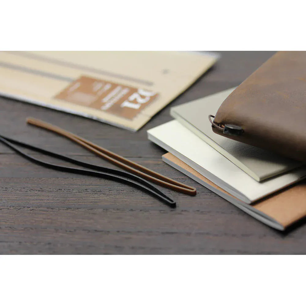 Traveler's Company Paper Traveler's Notebook - 021 Connecting Rubber Band (Regular Size)
