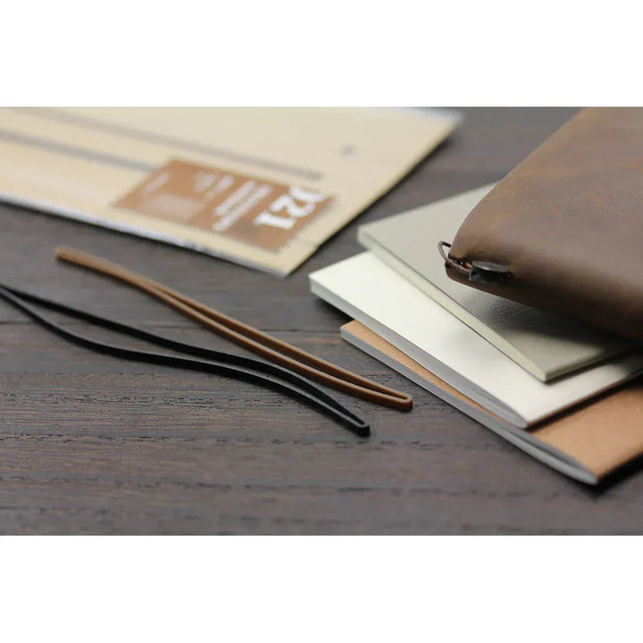 Traveler's Company Paper Traveler's Notebook - 021 Connecting Rubber Band (Regular Size)
